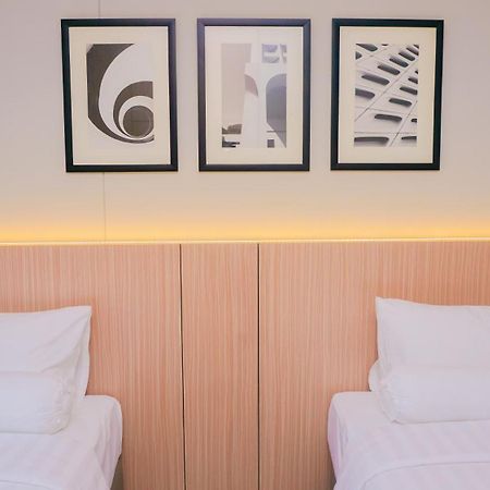 Front One King Hotel Tuban Tuban  Exterior foto