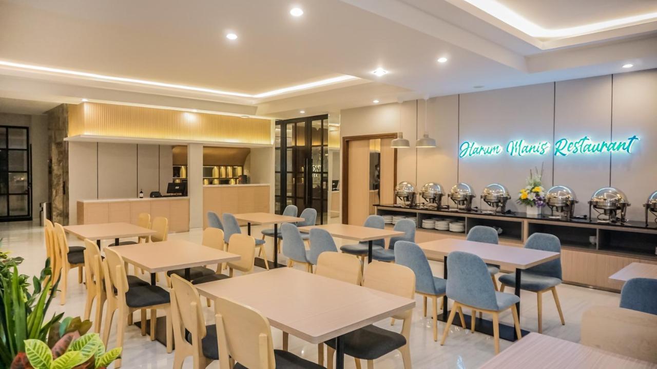 Front One King Hotel Tuban Tuban  Exterior foto