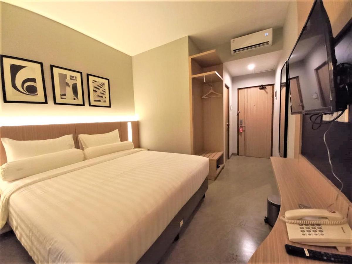 Front One King Hotel Tuban Tuban  Exterior foto
