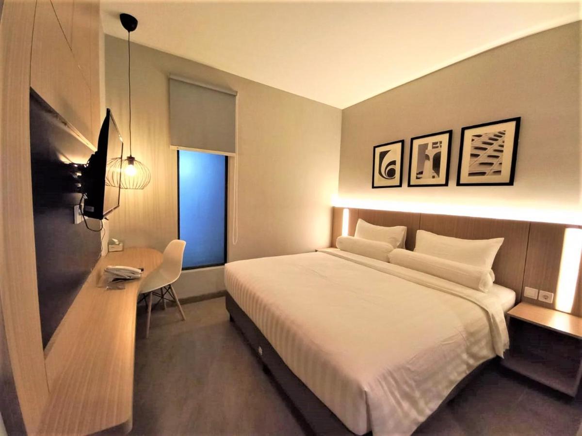 Front One King Hotel Tuban Tuban  Exterior foto