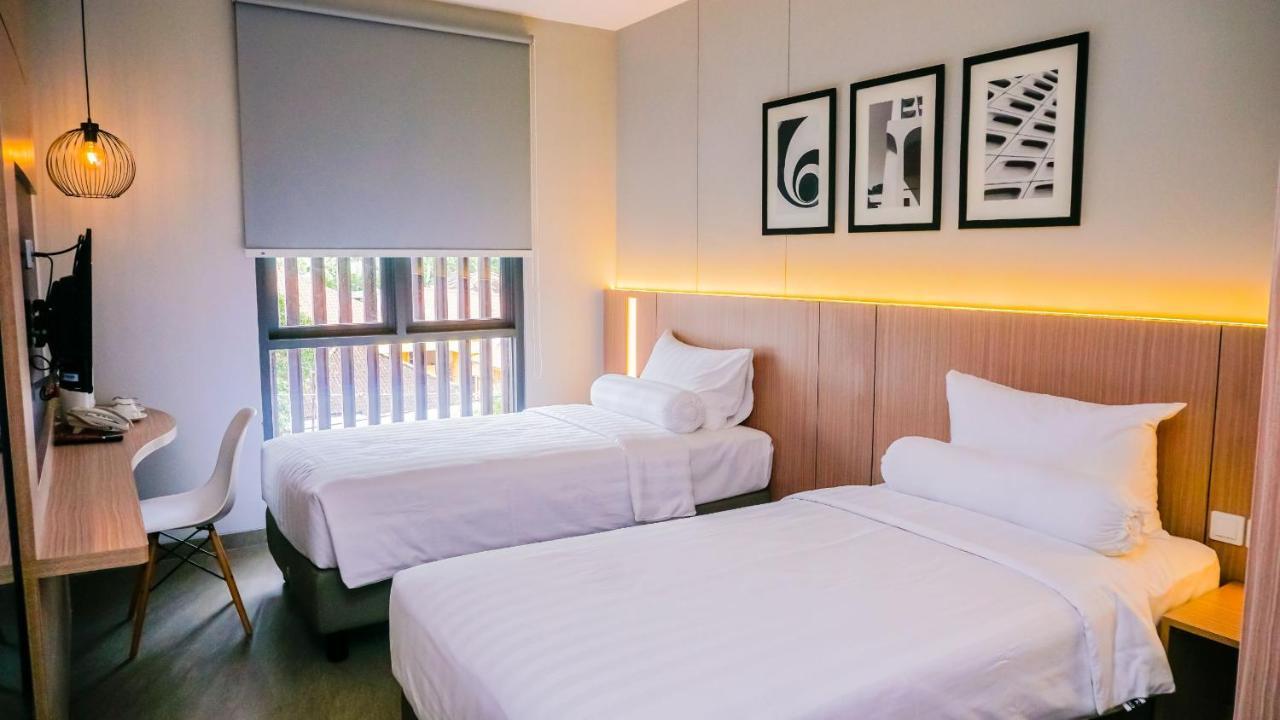 Front One King Hotel Tuban Tuban  Exterior foto