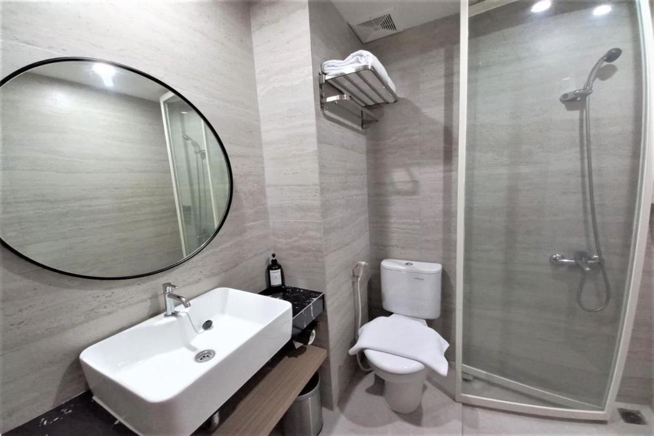 Front One King Hotel Tuban Tuban  Exterior foto
