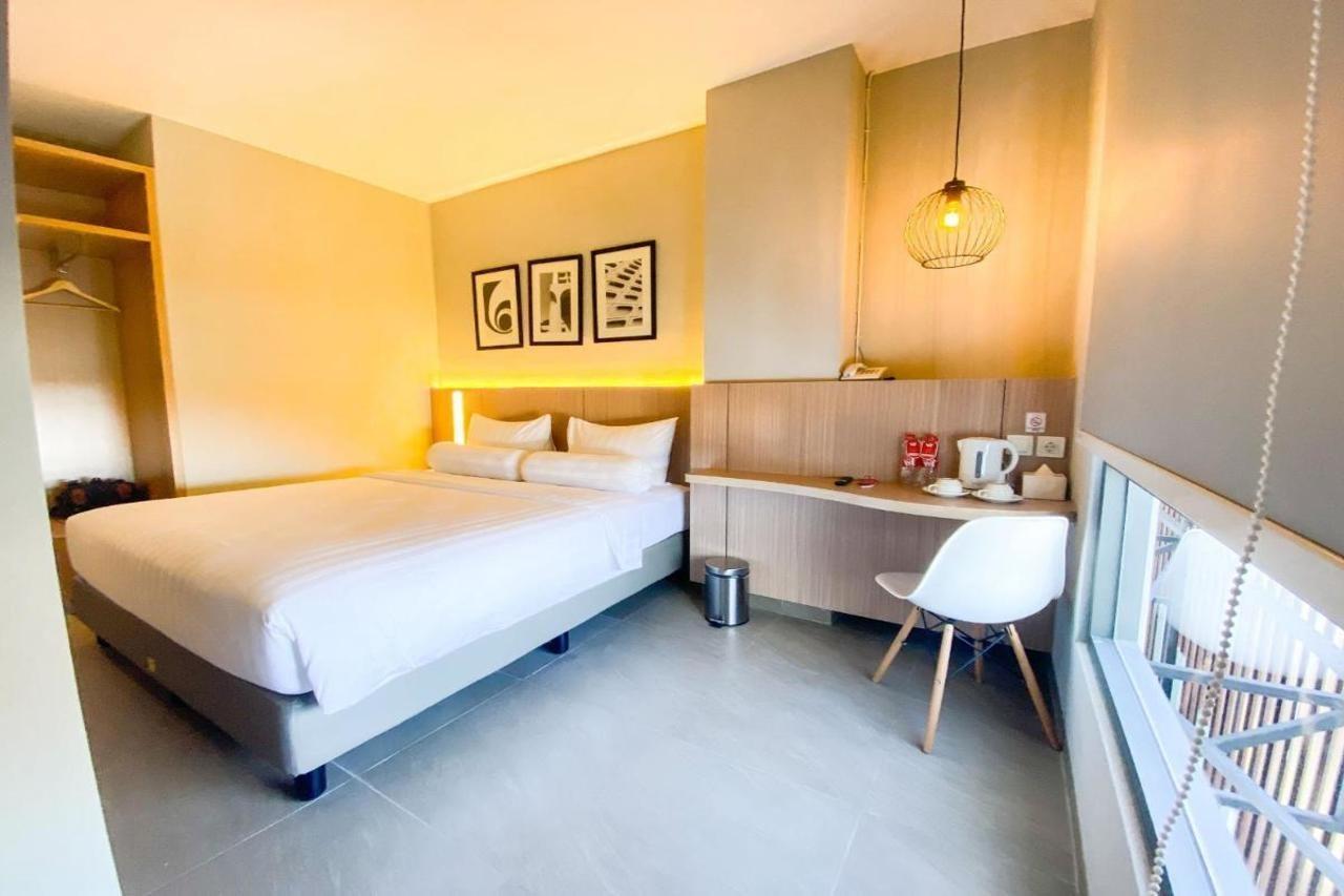 Front One King Hotel Tuban Tuban  Exterior foto