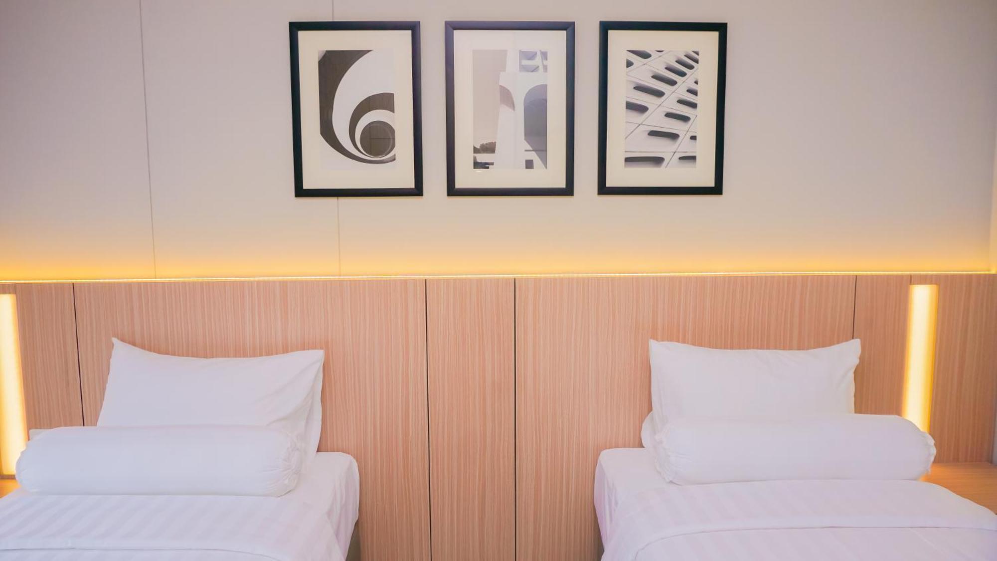 Front One King Hotel Tuban Tuban  Exterior foto